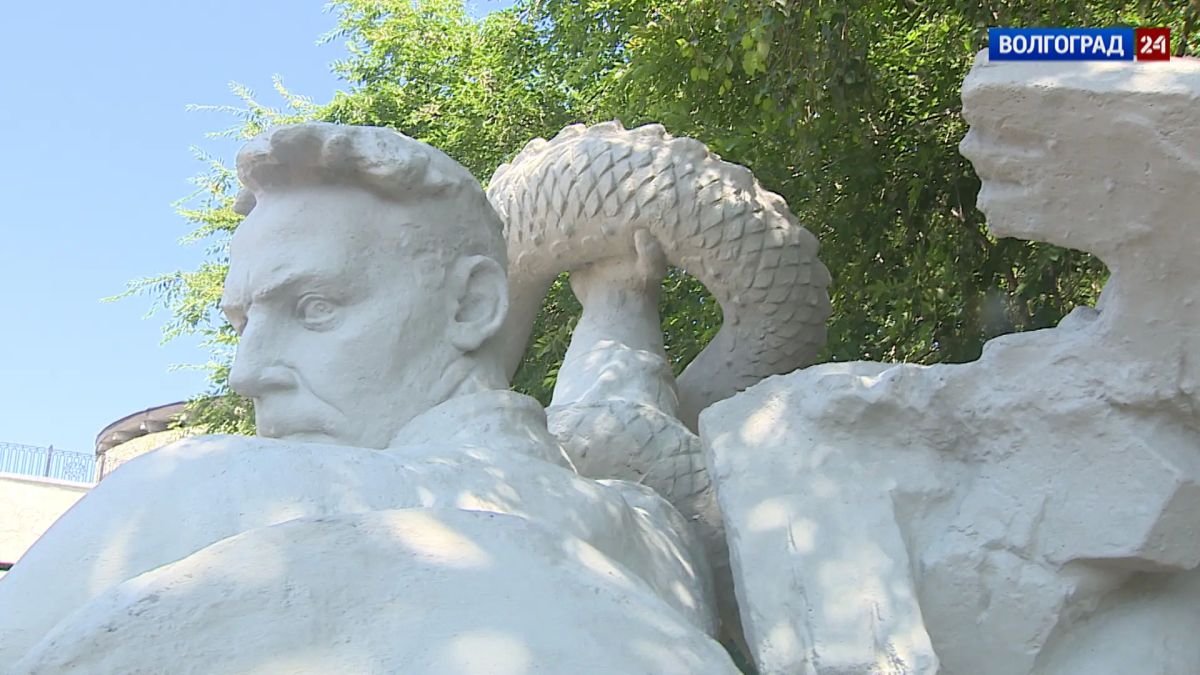 Шесть композиций у бассейна «Озеро слез» реставрируют на Мамаевом кургане Шесть композиций у бассейна «Озеро слез» реставрируют на Мамаевом кургане