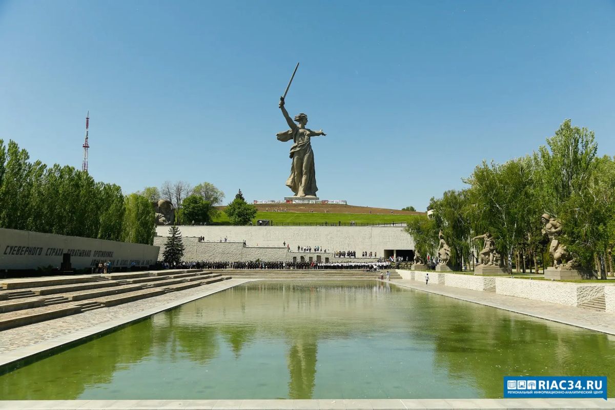 В Волгограде на Мамаевом кургане реставрируют 6 скульптур на Площади Героев