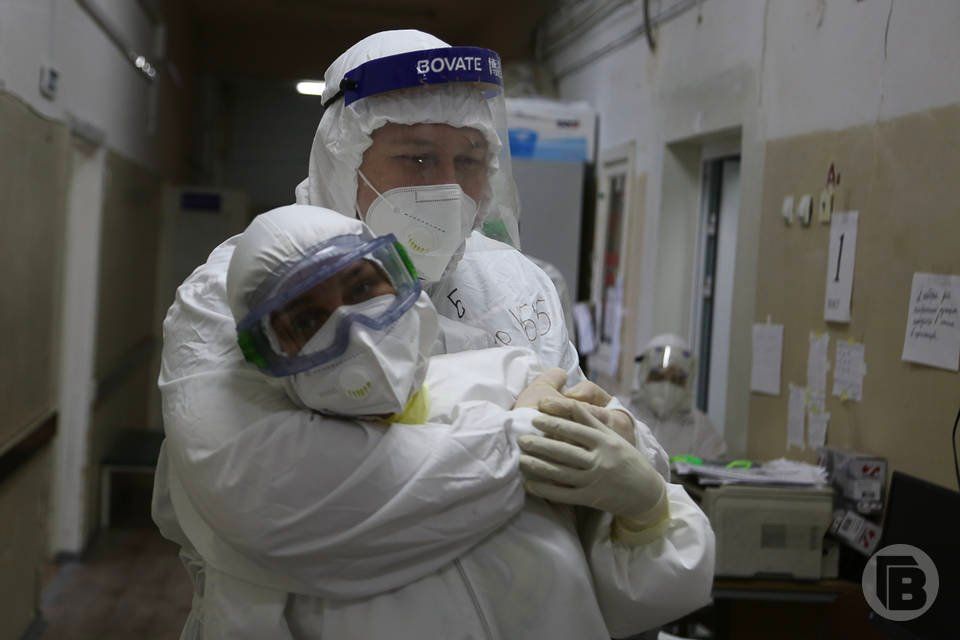 382 волгоградских медика получили сертификат на 300 тысяч рублей для улучшения жилищных условий с 2021 года, сообщает облстрой