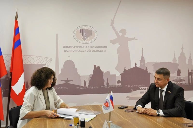 Кандидаты от партии "Единая Россия" представили в ИКВО документы о выдвижении на выборах депутатов Госдумы Кандидаты от партии "Единая Россия" представили в ИКВО документы о выдвижении на выборах депутатов Госдумы