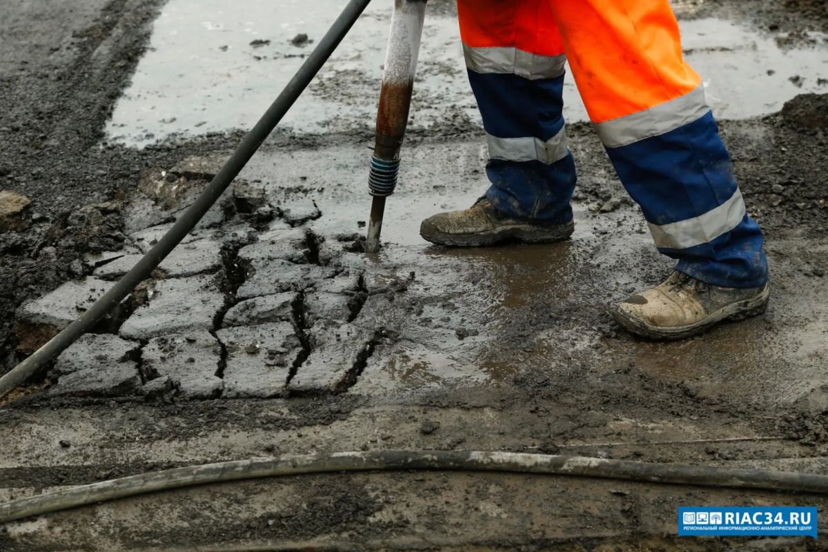 В Волжском потратят почти 10 млн рублей на оперативный ремонт автодорог