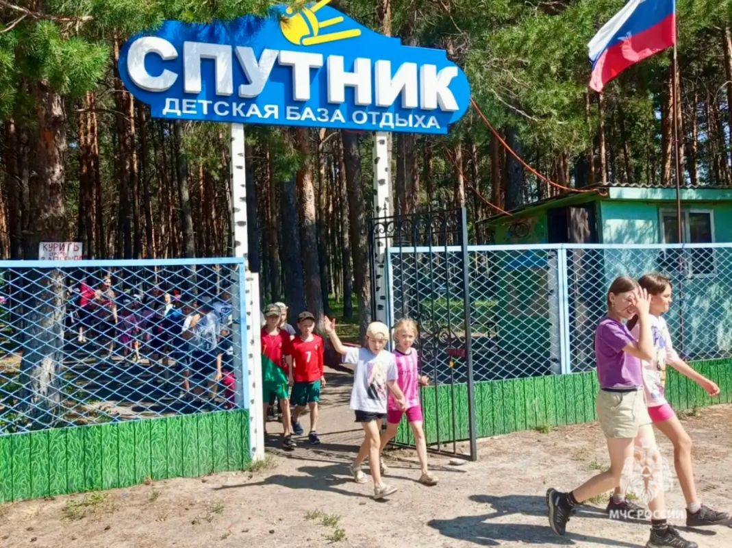 Сотрудники МЧС России провели важные учения сразу в нескольких детских оздоровительных лагерях Сотрудники МЧС России провели важные учения сразу в нескольких детских оздоровительных лагерях