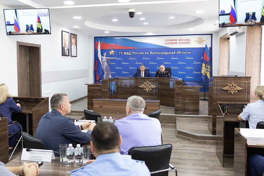 Сегодня, 15 июля 2026 года, Министр внутренних дел Ф Владимир Колокольцев в режиме видеоконференции представил нового начальника ГУ МВД России по Волгоградской области Павла Гищенко