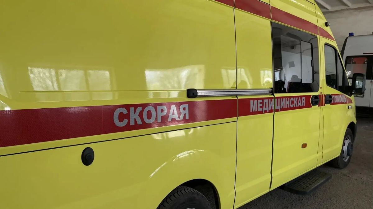 Волгоградские медики скорой помощи спасли годовалую девочку на пожаре