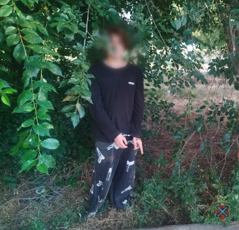 Волгоградские полицейские задержали 19-летнего молодого человека, пытавшегося сбыть через «закладки» запрещенные вещества Волгоградские полицейские задержали 19-летнего молодого человека, пытавшегося сбыть через «закладки» запрещенные вещества