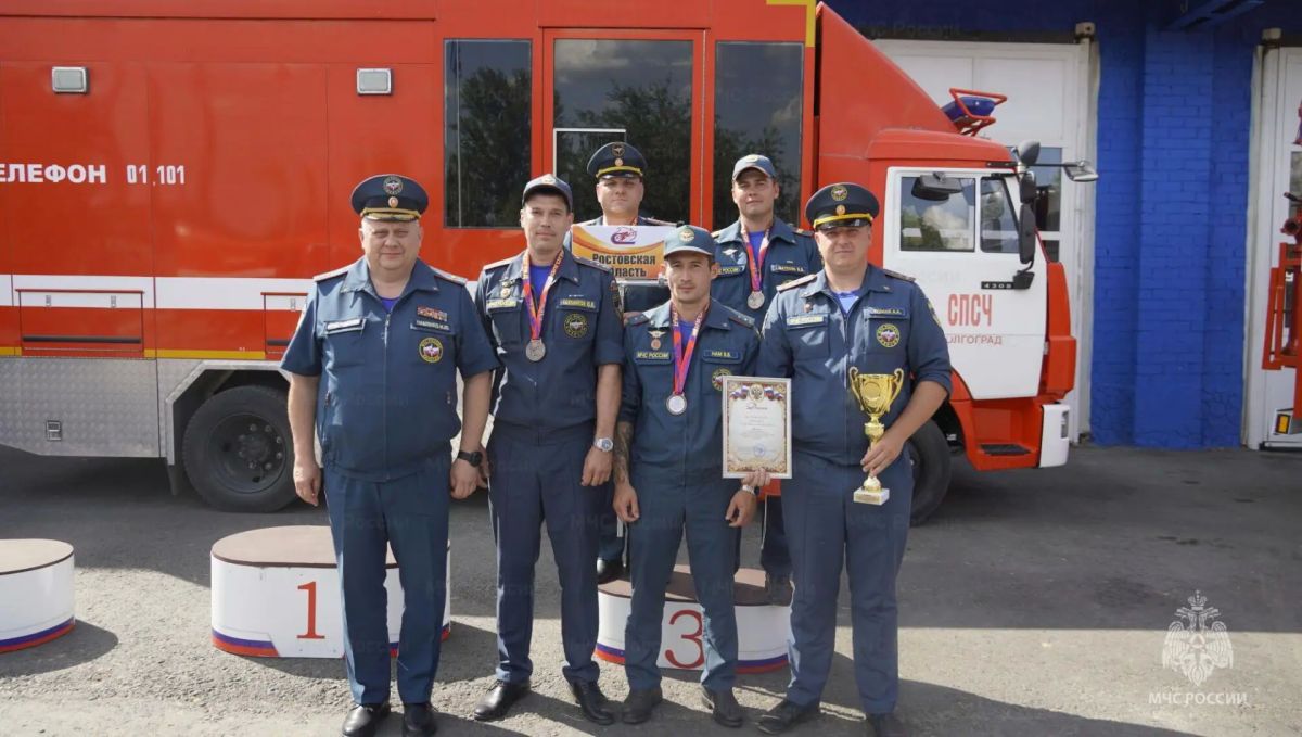 Лучшим звеном газодымозащитной службы Южного федерального округа признаны огнеборцы из Волгограда Лучшим звеном газодымозащитной службы Южного федерального округа признаны огнеборцы из Волгограда