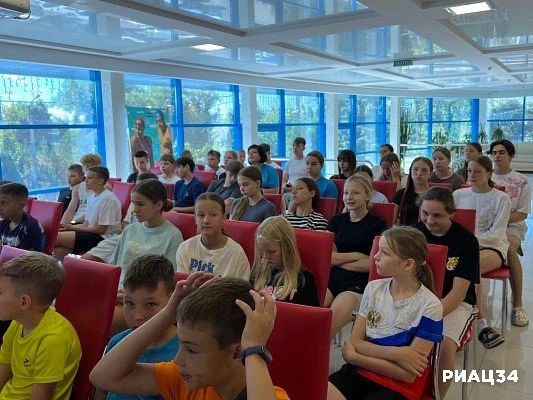 Волгоград чествует победителей первенства Европы по плаванию Волгоград чествует победителей первенства Европы по плаванию