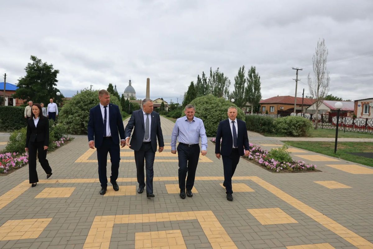 Губернатор Андрей Бочаров проводит рабочую поездку в Урюпинский район Губернатор Андрей Бочаров проводит рабочую поездку в Урюпинский район