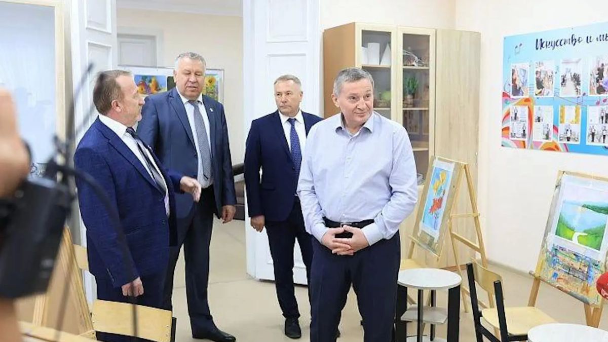 Волгоградский губернатор оценил модернизацию инфраструктуры в Урюпинском районе Волгоградский губернатор оценил модернизацию инфраструктуры в Урюпинском районе