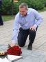 Губернатор Андрей Бочаров сегодня почтил память защитников Отечества, возложив в станице Михайловской цветы к Вечному огню