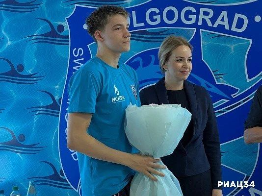 Волгоград чествует победителей первенства Европы по плаванию Волгоград чествует победителей первенства Европы по плаванию