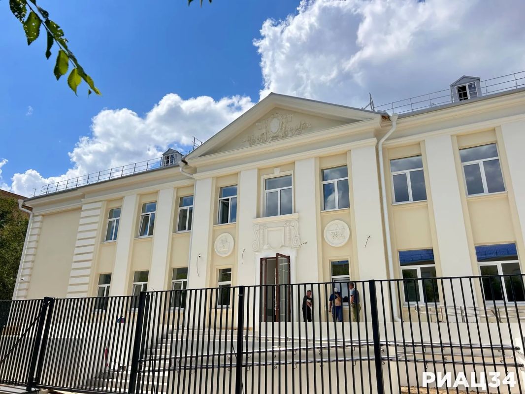 За ремонтом бывшей горбольницы №3 на ул. Советской в Волгограде мы наблюдаем с прошлого года За ремонтом бывшей горбольницы №3 на ул. Советской в Волгограде мы наблюдаем с прошлого года