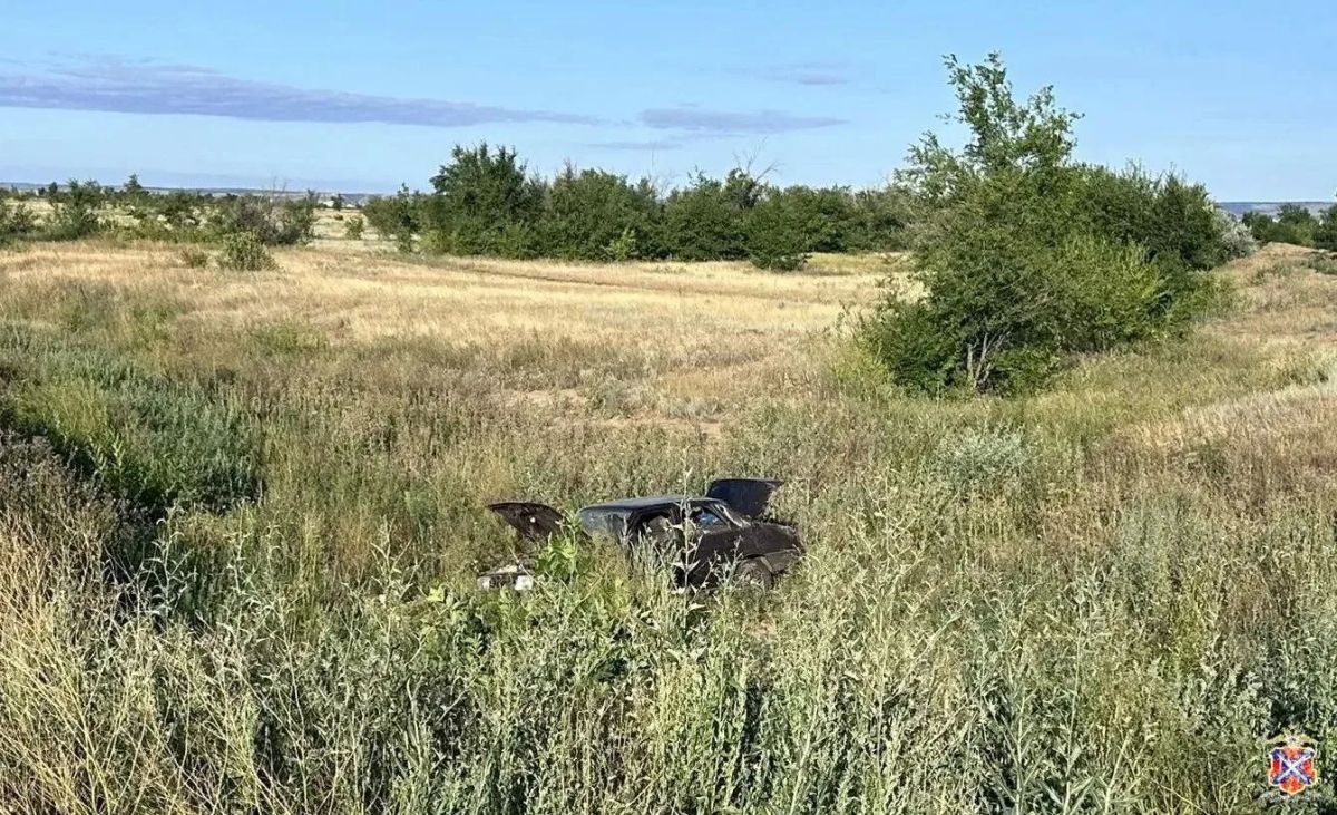 Пассажирка отечественной легковушки погибла в ДТП в Старополтавском районе, водитель пострадал