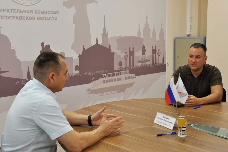 Кандидаты от партии ЛДПР представили документы для регистрации Кандидаты от партии ЛДПР представили документы для регистрации