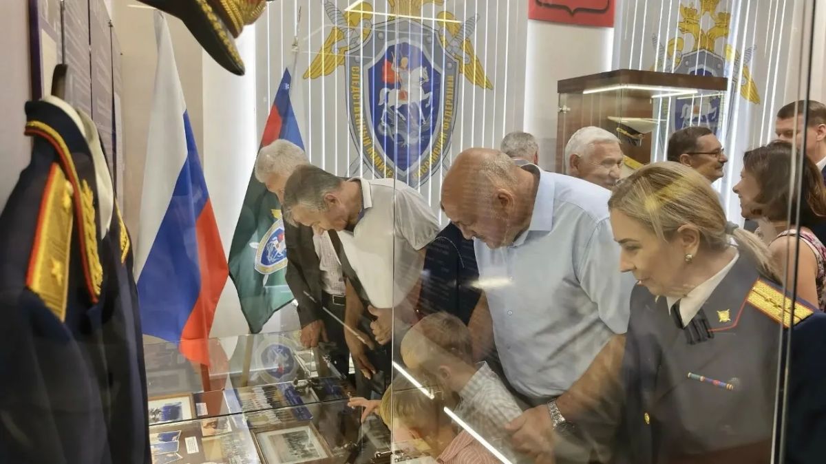 В преддверии Дня сотрудника органов следствия Российской Федерации в следственном управлении СК России по Брянской области состоялось открытие мемориальной доски и ведомственного музея В преддверии Дня сотрудника органов следствия Российской Федерации в следственном управлении СК России по Брянской области состоялось открытие мемориальной доски и ведомственного музея