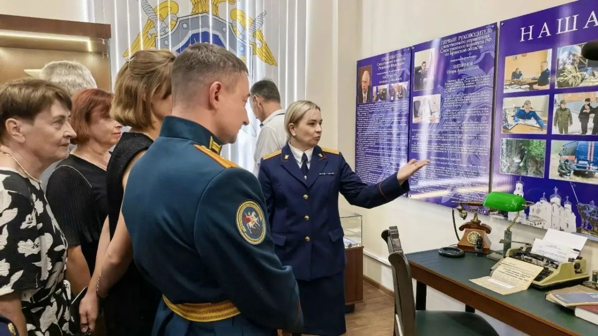 В преддверии Дня сотрудника органов следствия Российской Федерации в следственном управлении СК России по Брянской области состоялось открытие мемориальной доски и ведомственного музея В преддверии Дня сотрудника органов следствия Российской Федерации в следственном управлении СК России по Брянской области состоялось открытие мемориальной доски и ведомственного музея