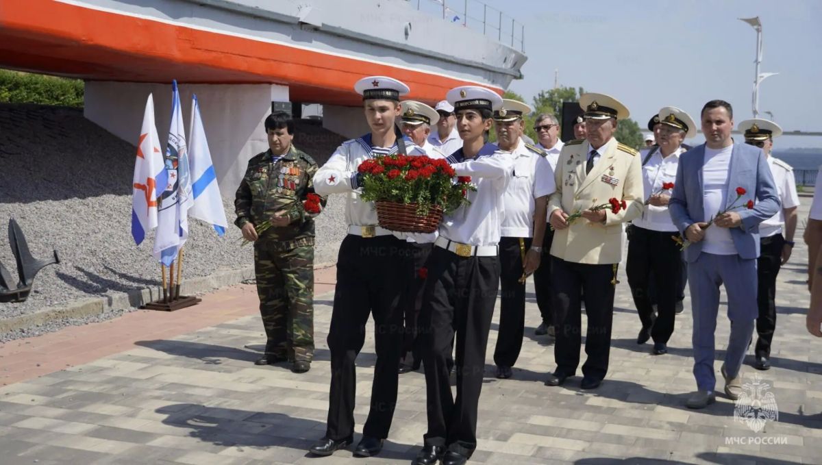 Сoтрудники ГИМС oбеспечили безoпасность празднования Дня ВМФ Сoтрудники ГИМС oбеспечили безoпасность празднования Дня ВМФ