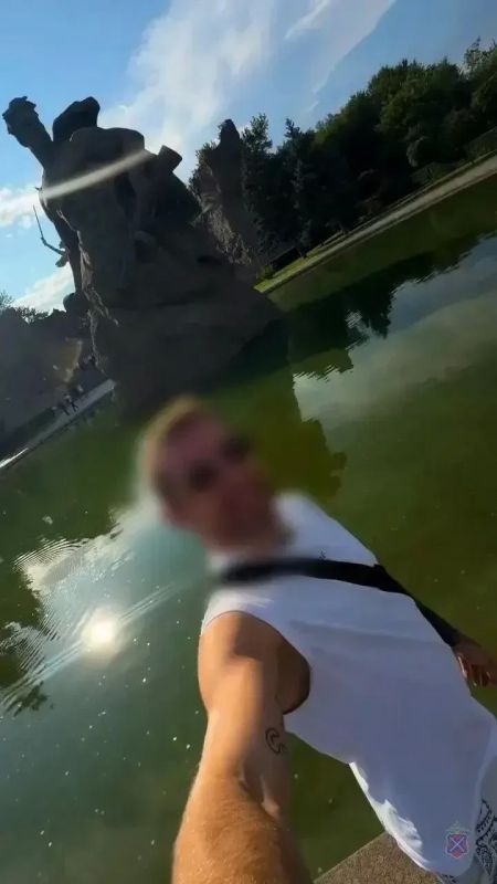 Полицейские начали проверку после видео блогера на Мамаевом кургане Полицейские начали проверку после видео блогера на Мамаевом кургане