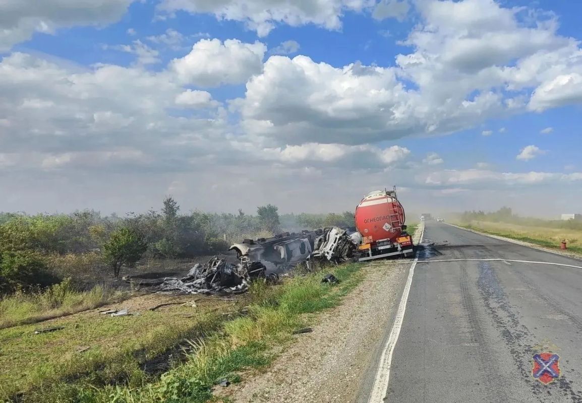 Жуткие кадры смертельного ДТП с двумя бензовозами под Волгоградом показала полиция Жуткие кадры смертельного ДТП с двумя бензовозами под Волгоградом показала полиция