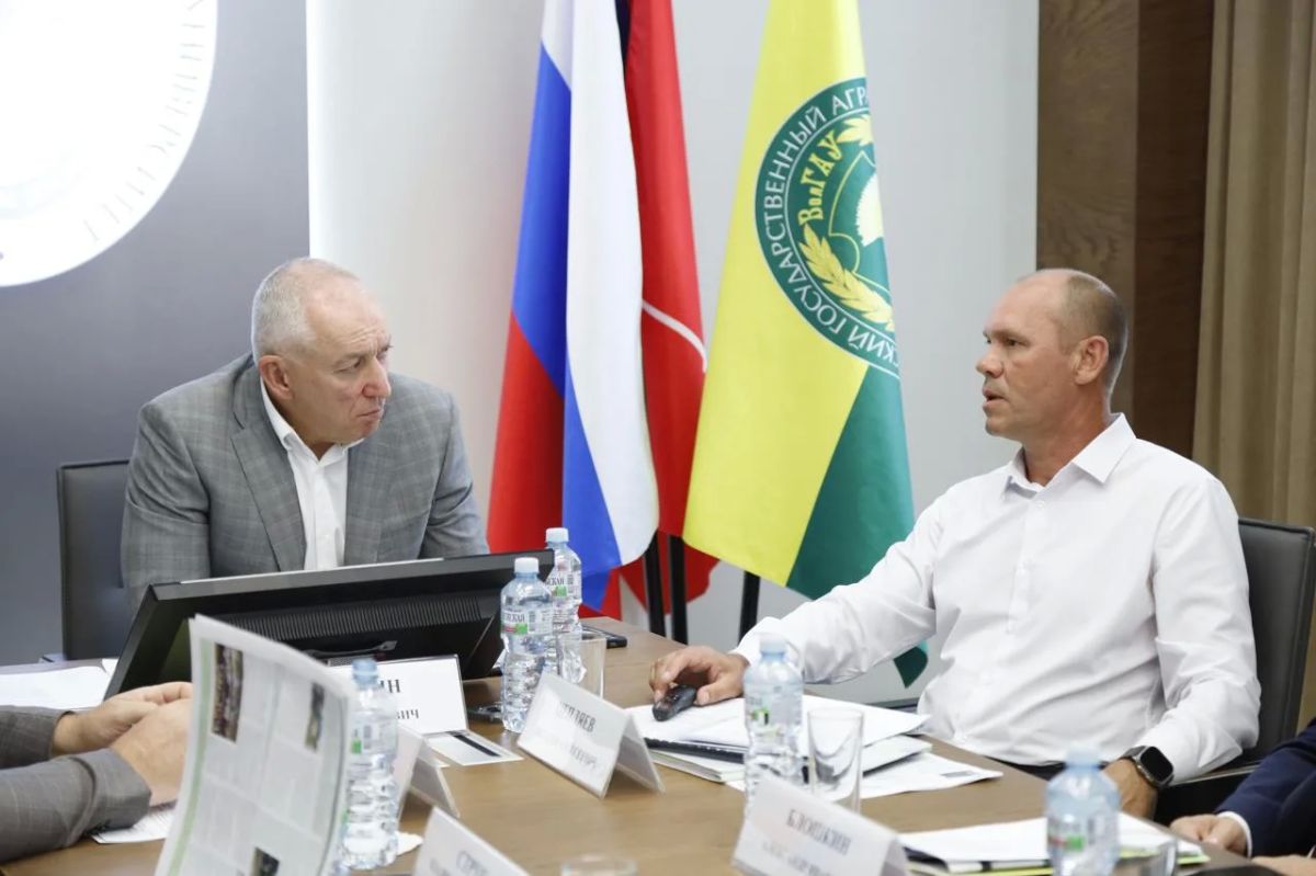 Сегодня в Волгоградском государственном аграрном университете под председательством Президента Национальной продовольственной группы «Сады Придонья» Андрея Самохина прошло заседание Попечительского Совета Сегодня в Волгоградском государственном аграрном университете под председательством Президента Национальной продовольственной группы «Сады Придонья» Андрея Самохина прошло заседание Попечительского Совета