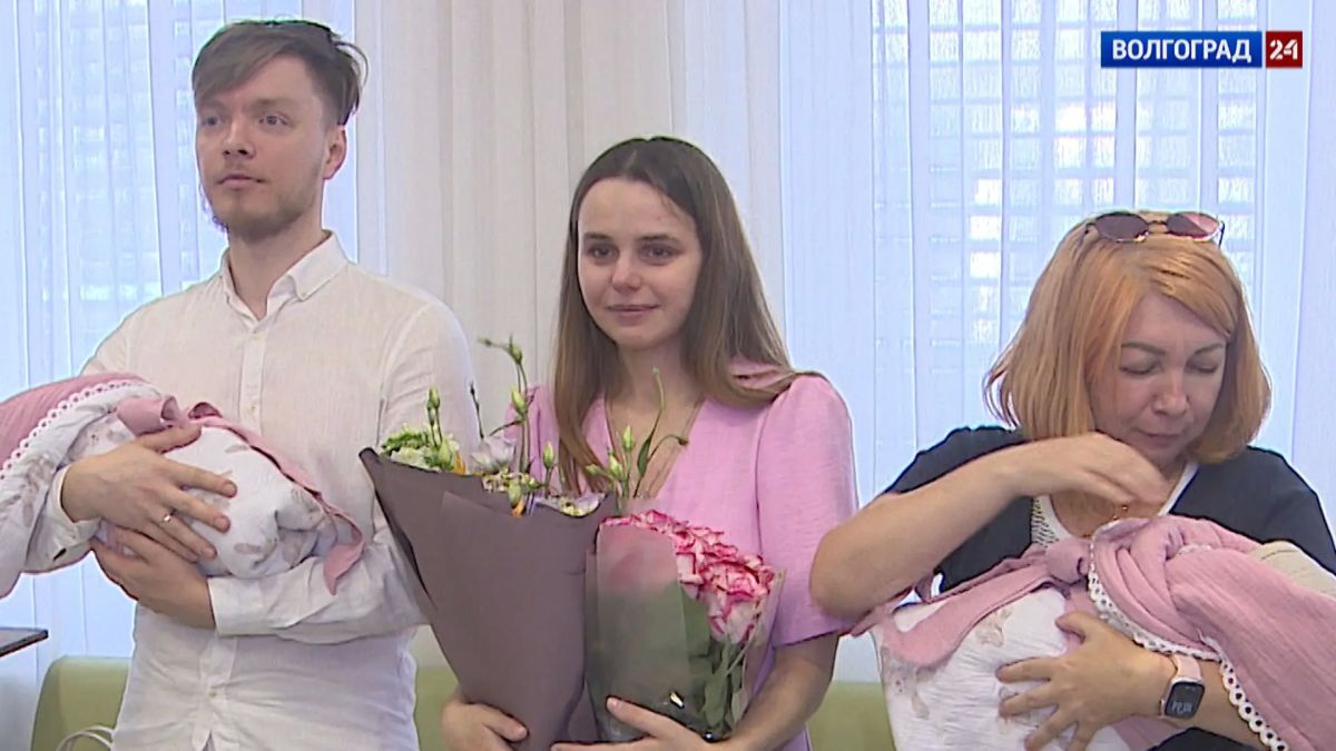 Первых в этом году тройняшек выписали из перинатального центра №2 в Волгограде Первых в этом году тройняшек выписали из перинатального центра №2 в Волгограде