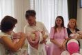 Тройное счастье: в Волгограде маму с дочками выписали из роддома