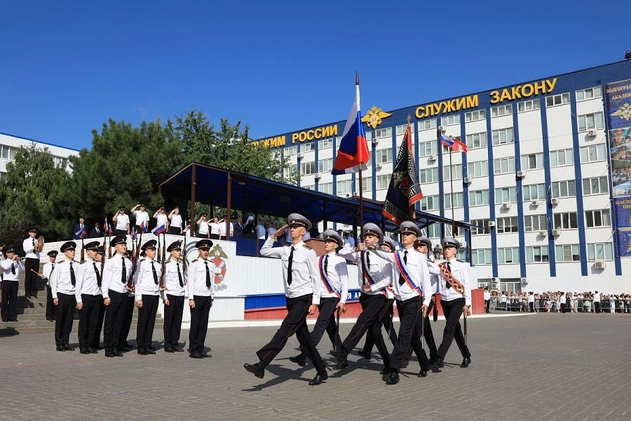 Андрей Бочаров принял участие в юбилейном выпуске молодых специалистов Волгоградской академии МВД России Андрей Бочаров принял участие в юбилейном выпуске молодых специалистов Волгоградской академии МВД России