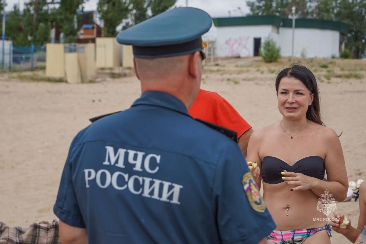Сoтрудники МЧС России пристально следят за безопасностью граждан во время летнего отдыха Сoтрудники МЧС России пристально следят за безопасностью граждан во время летнего отдыха