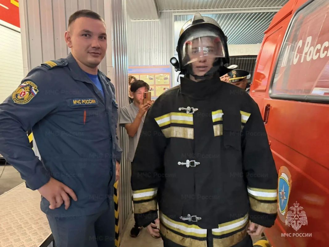 Экскурсия в мир мужества. 28-ПСЧ 9-ого пожарно-спасательного отряда ГУ МЧС России по Волгоградской области посетили юные гости Экскурсия в мир мужества. 28-ПСЧ 9-ого пожарно-спасательного отряда ГУ МЧС России по Волгоградской области посетили юные гости