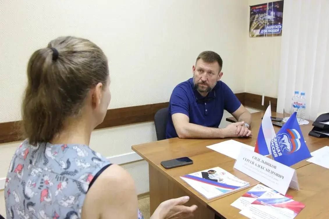 Провел прием граждан в региональной приемной Председателя Партии «Единая Россия» Д.А. Медведева Провел прием граждан в региональной приемной Председателя Партии «Единая Россия» Д.А. Медведева