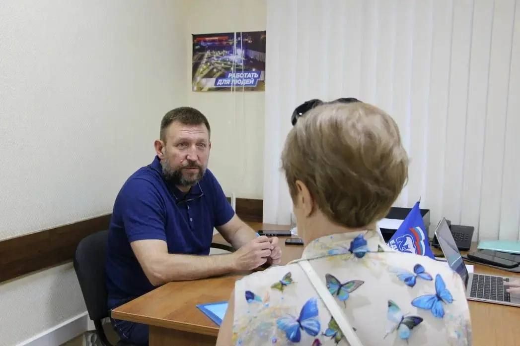 Провел прием граждан в региональной приемной Председателя Партии «Единая Россия» Д.А. Медведева Провел прием граждан в региональной приемной Председателя Партии «Единая Россия» Д.А. Медведева