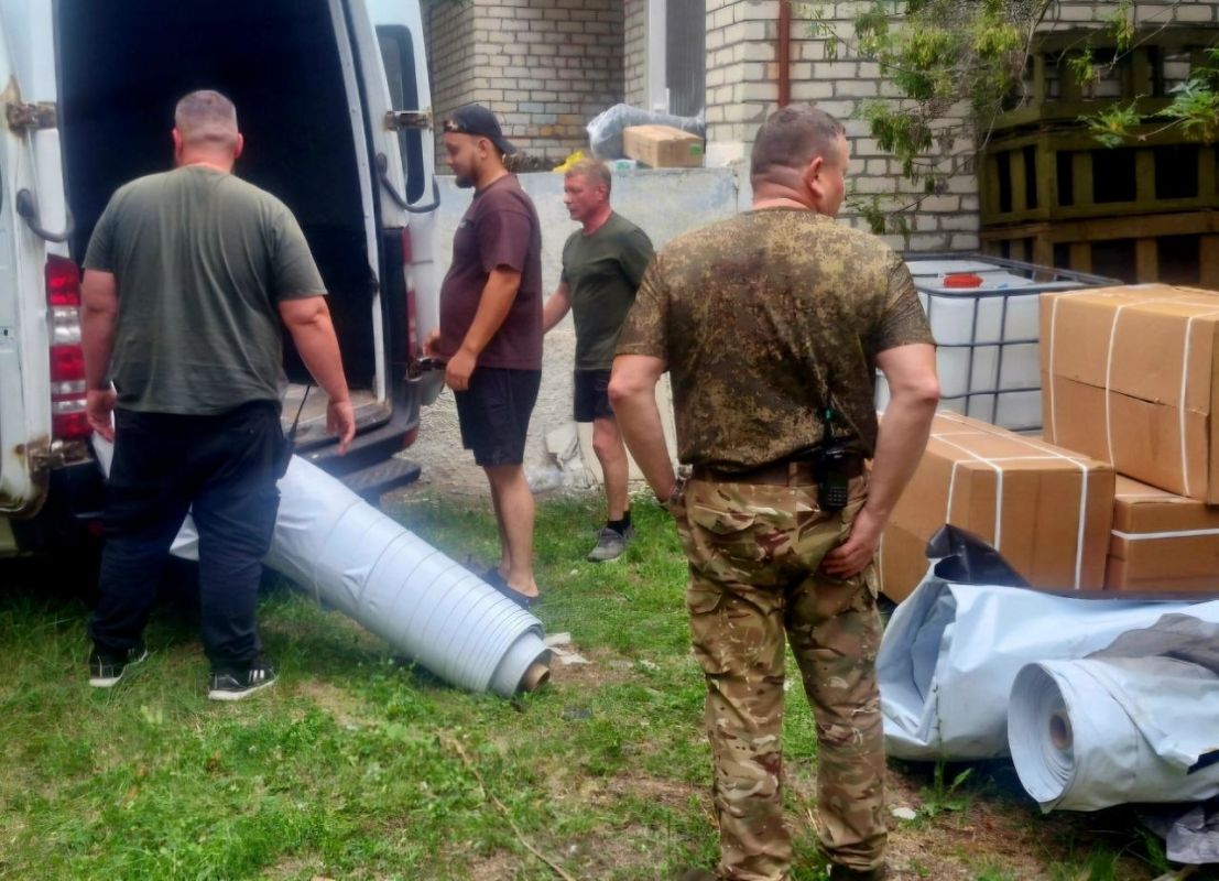 — Васильич, с «Красного»! — поздоровался боец на КПП. — Васильич, с «Красного»! — поздоровался боец на КПП.