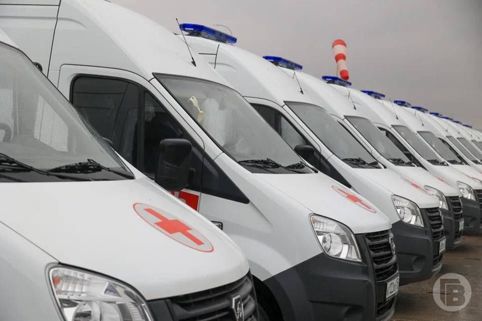 Иномарка сбила 11-летнего мальчика, переходившего дорогу в неположенном месте в Волжском Волгоградской области, ребенка госпитализировали, сообщает ГУ МВД России по региону
