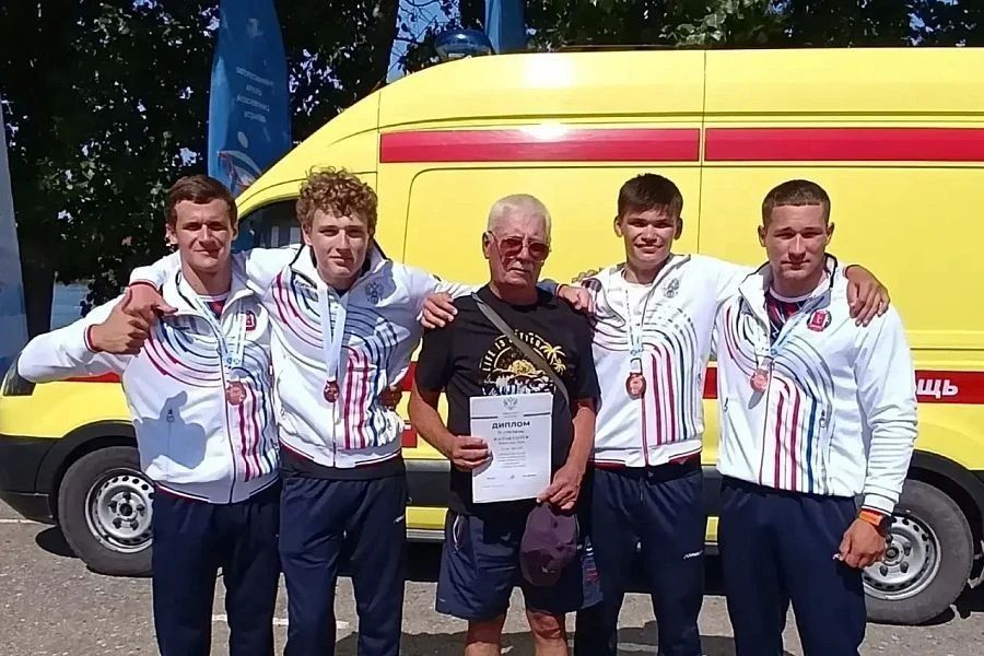 Четыре медали завоевали волгоградские спортсмены на первенстве России и всероссийских соревнованиях по гребле Четыре медали завоевали волгоградские спортсмены на первенстве России и всероссийских соревнованиях по гребле