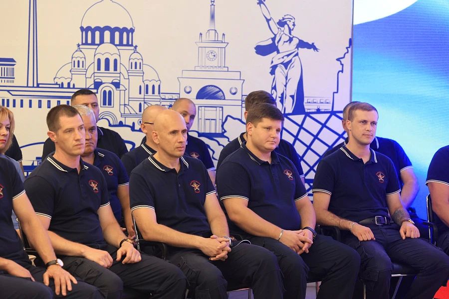 Губернатор встретился с выпускниками регионального кадрового проекта «Сталинградский призыв» Губернатор встретился с выпускниками регионального кадрового проекта «Сталинградский призыв»