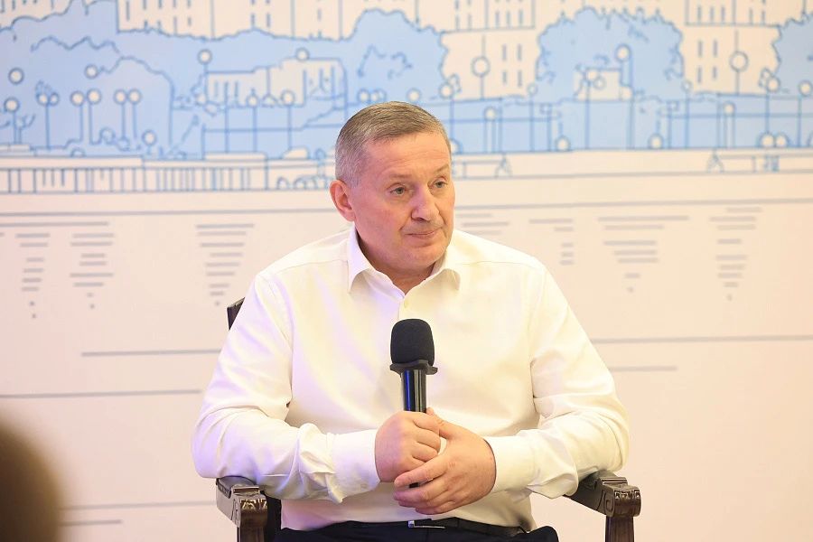 Губернатор Андрей Бочаров встретился с выпускниками региональной кадровой программы «Сталинградский призыв», объединившей ветеранов специальной военной операции Губернатор Андрей Бочаров встретился с выпускниками региональной кадровой программы «Сталинградский призыв», объединившей ветеранов специальной военной операции