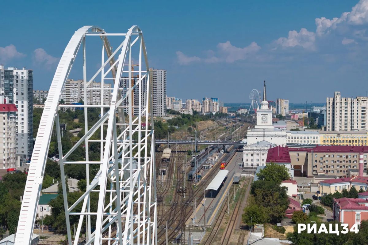 В Комсомольском саду Волгограда завершилось важное событие — монтаж последнего пролёта нового колеса обозрения В Комсомольском саду Волгограда завершилось важное событие — монтаж последнего пролёта нового колеса обозрения