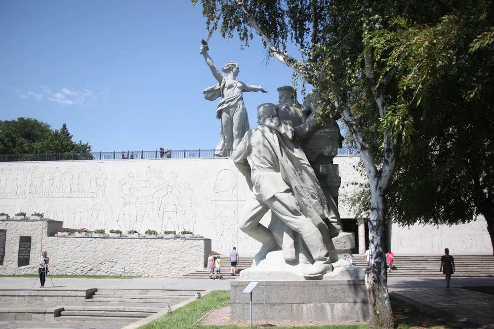 На Мамаевом кургане в Волгограде отреставрировали скульптуру с гидрой на площади Героев На Мамаевом кургане в Волгограде отреставрировали скульптуру с гидрой на площади Героев