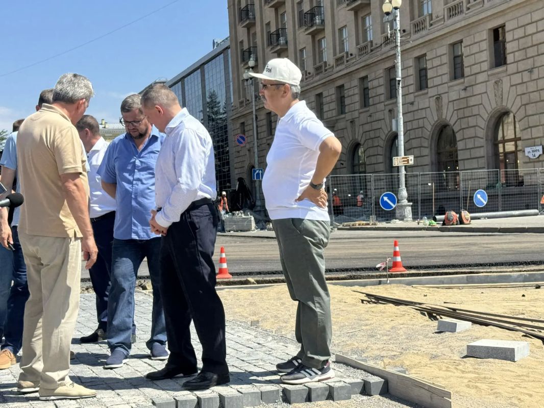Губернатор пообещал, что все строительные работы на площади Павших Борцов, включая установку памятника князю Александру Невскому, будут завершены к 1 сентября Губернатор пообещал, что все строительные работы на площади Павших Борцов, включая установку памятника князю Александру Невскому, будут завершены к 1 сентября