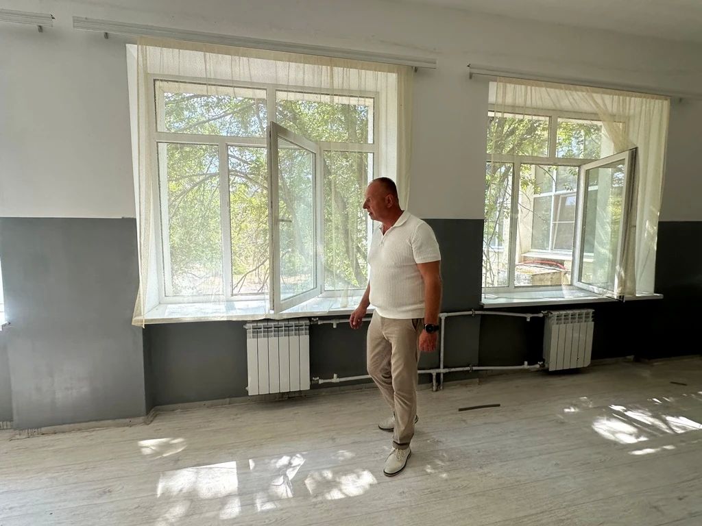 В преддверии начала учебного года региональный парламентарий Дмитрий Григоров вместе с коллегой из Волжской городской Думы Татьяной Глуховой и родительским активом ознакомились с готовностью школ №2, №15 и №19 города... В преддверии начала учебного года региональный парламентарий Дмитрий Григоров вместе с коллегой из Волжской городской Думы Татьяной Глуховой и родительским активом ознакомились с готовностью школ №2, №15 и №19 города...
