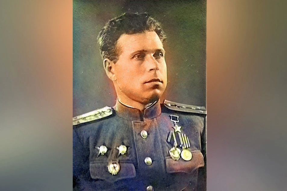 Герой-сталинградец первым поднимал бойцов на жестокую рукопашную схватку Герой-сталинградец первым поднимал бойцов на жестокую рукопашную схватку