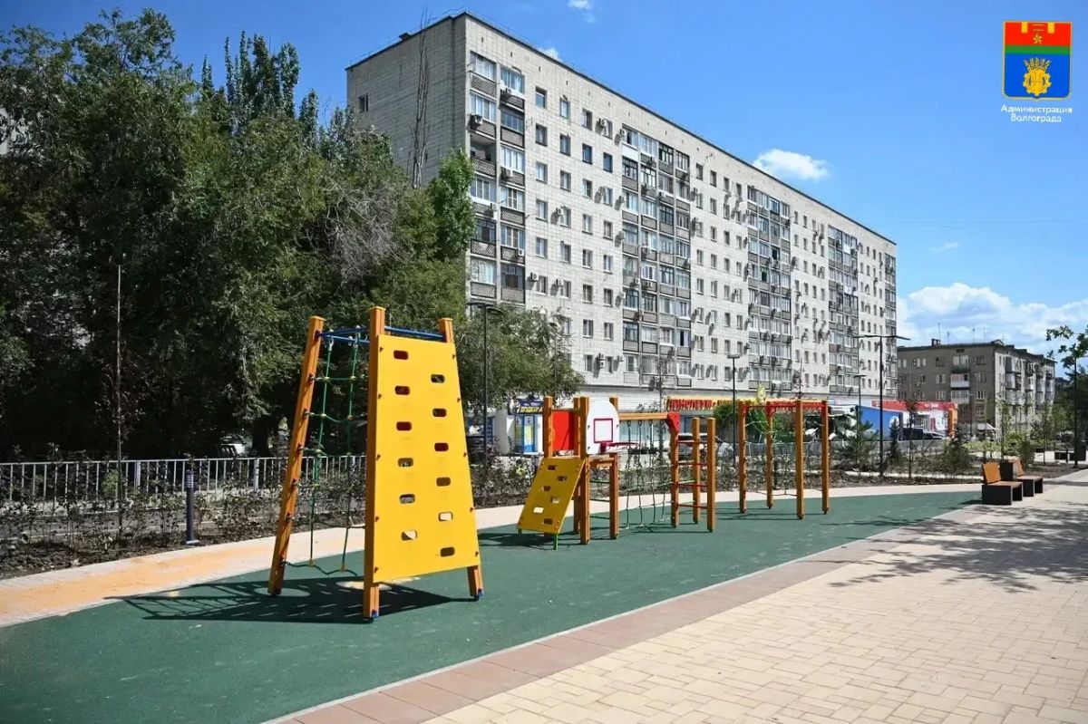 Специалисты приступили к озеленению участка проспекта Металлургов между улицами Гончарова и Маршала Еременко в Краснооктябрьском районе Специалисты приступили к озеленению участка проспекта Металлургов между улицами Гончарова и Маршала Еременко в Краснооктябрьском районе