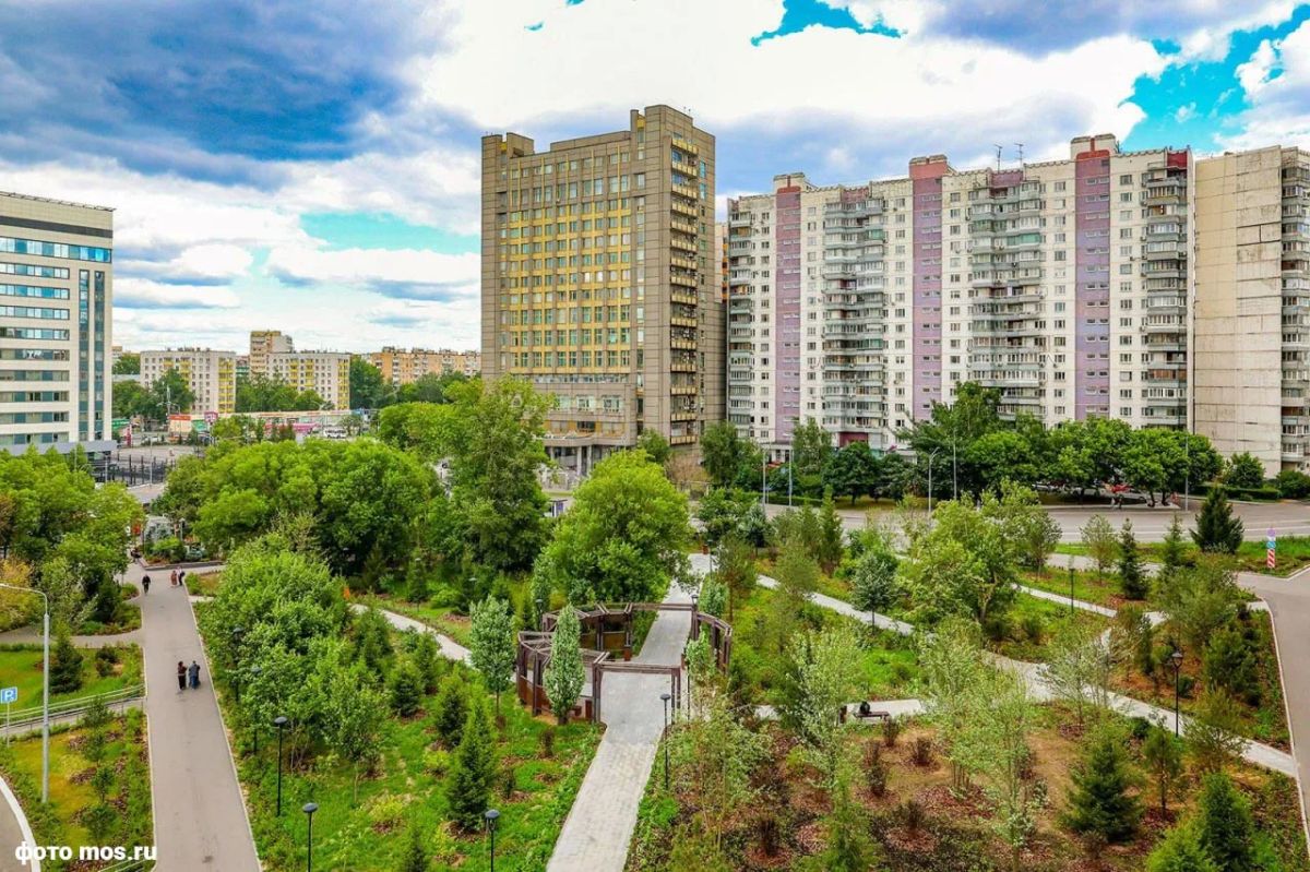 Почти 10 тысяч новых деревьев высадят на улицах Москвы в 2026 году Почти 10 тысяч новых деревьев высадят на улицах Москвы в 2026 году