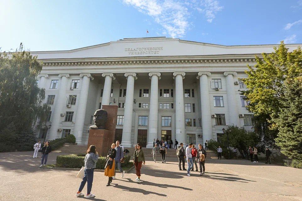 В 2026 году Волгоградский государственный социально-педагогический университет (ВГСПУ) зачислил восемь абитуриентов, получивших максимальные 100 баллов на ЕГЭ