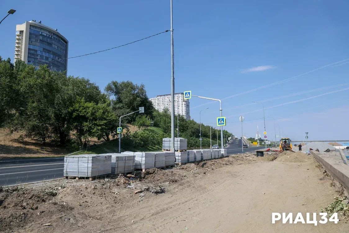 От БК-31 до моста: показываем, что происходит на благоустраиваемом участке Центральной набережной Волгограда От БК-31 до моста: показываем, что происходит на благоустраиваемом участке Центральной набережной Волгограда