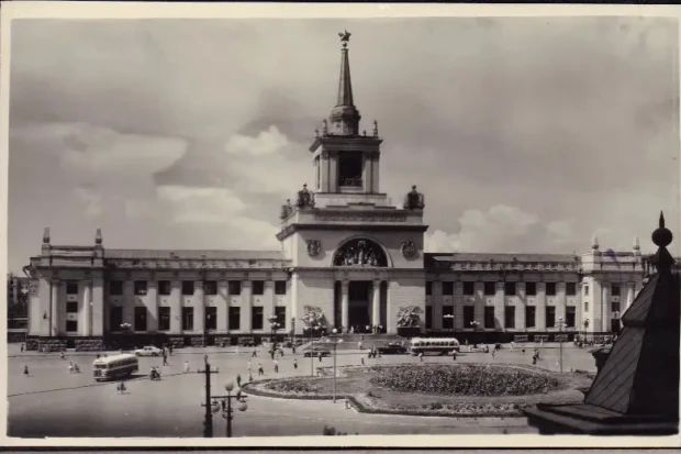 Волгоградцам показали старинные фотографии Привокзальной площади Волгоградцам показали старинные фотографии Привокзальной площади