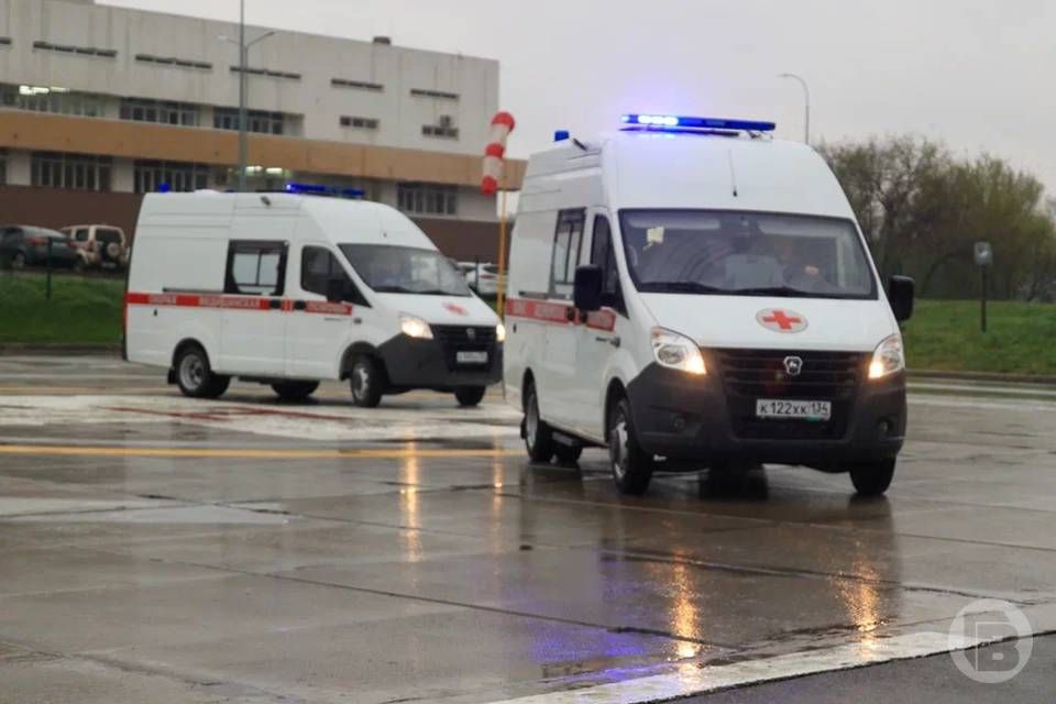 Женщина на Hyundai Matrix сбила 7-летнего мальчика, переходившего дорогу в неположенном месте в Кировском районе Волгограда, он госпитализирован, сообщает ГУ МВД России по региону