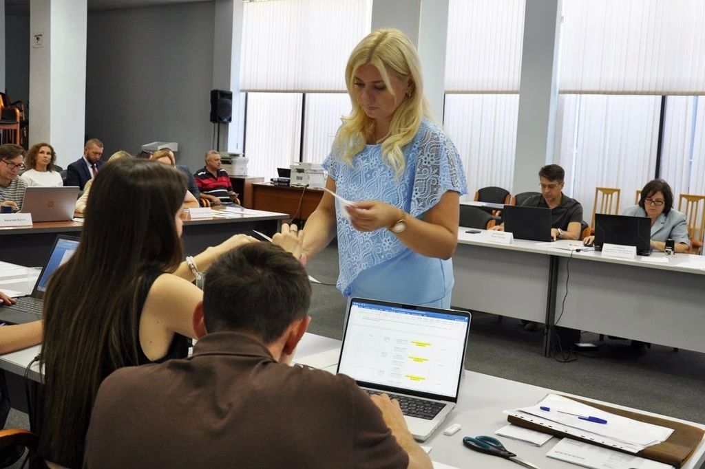 Избирательная комиссия Волгоградской области 18 августа провела жеребьевки по распределению эфирного времени на каналах региональных государственных организаций телерадиовещания и печатной площади в региональных... Избирательная комиссия Волгоградской области 18 августа провела жеребьевки по распределению эфирного времени на каналах региональных государственных организаций телерадиовещания и печатной площади в региональных...