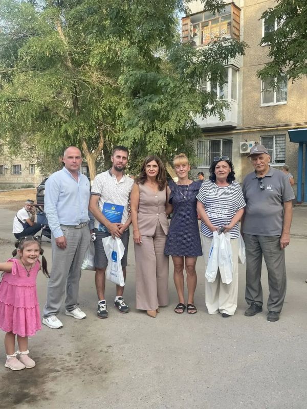 В 8-м микрорайоне Волжского открылась новая детская площадка В 8-м микрорайоне Волжского открылась новая детская площадка