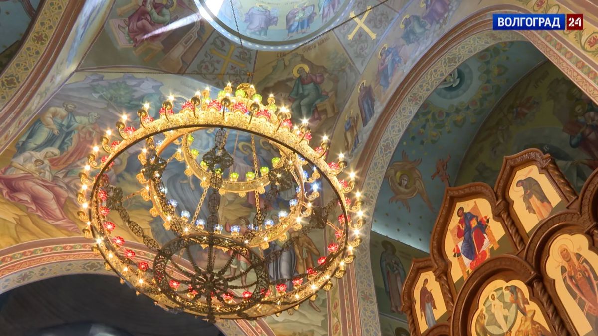 Мастера из ДНР присоединились к росписи Спасо-Преображенского храма в Волгограде Мастера из ДНР присоединились к росписи Спасо-Преображенского храма в Волгограде